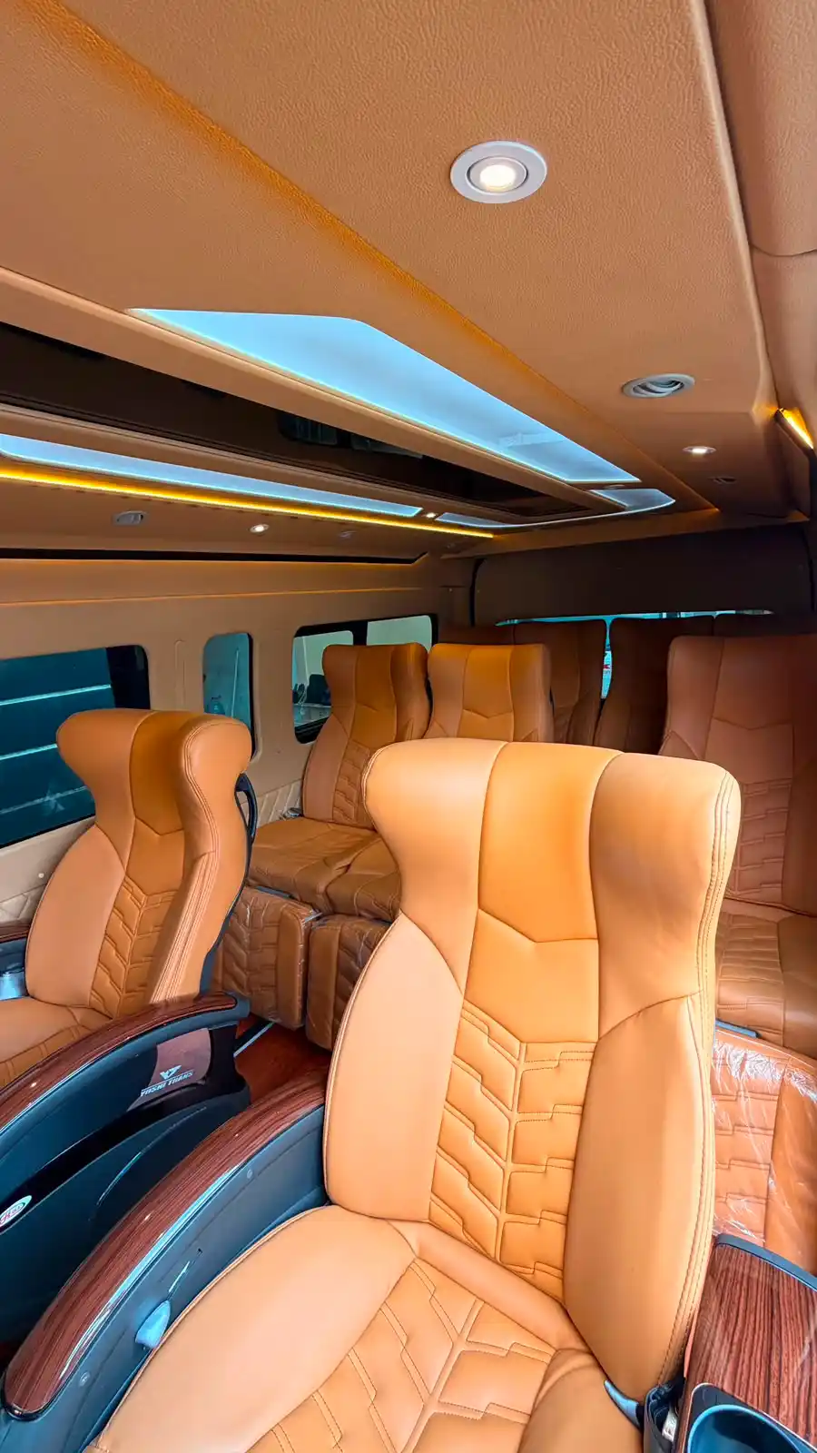 Foto asli Toyota Hiace Premio Grand Luxury 9-10 Seat Family Transport