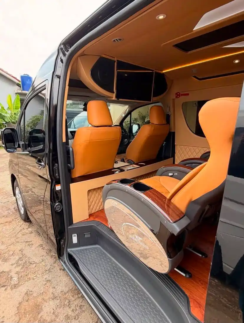 Foto asli Toyota Hiace Premio Grand Luxury 9-10 Seat Family Transport