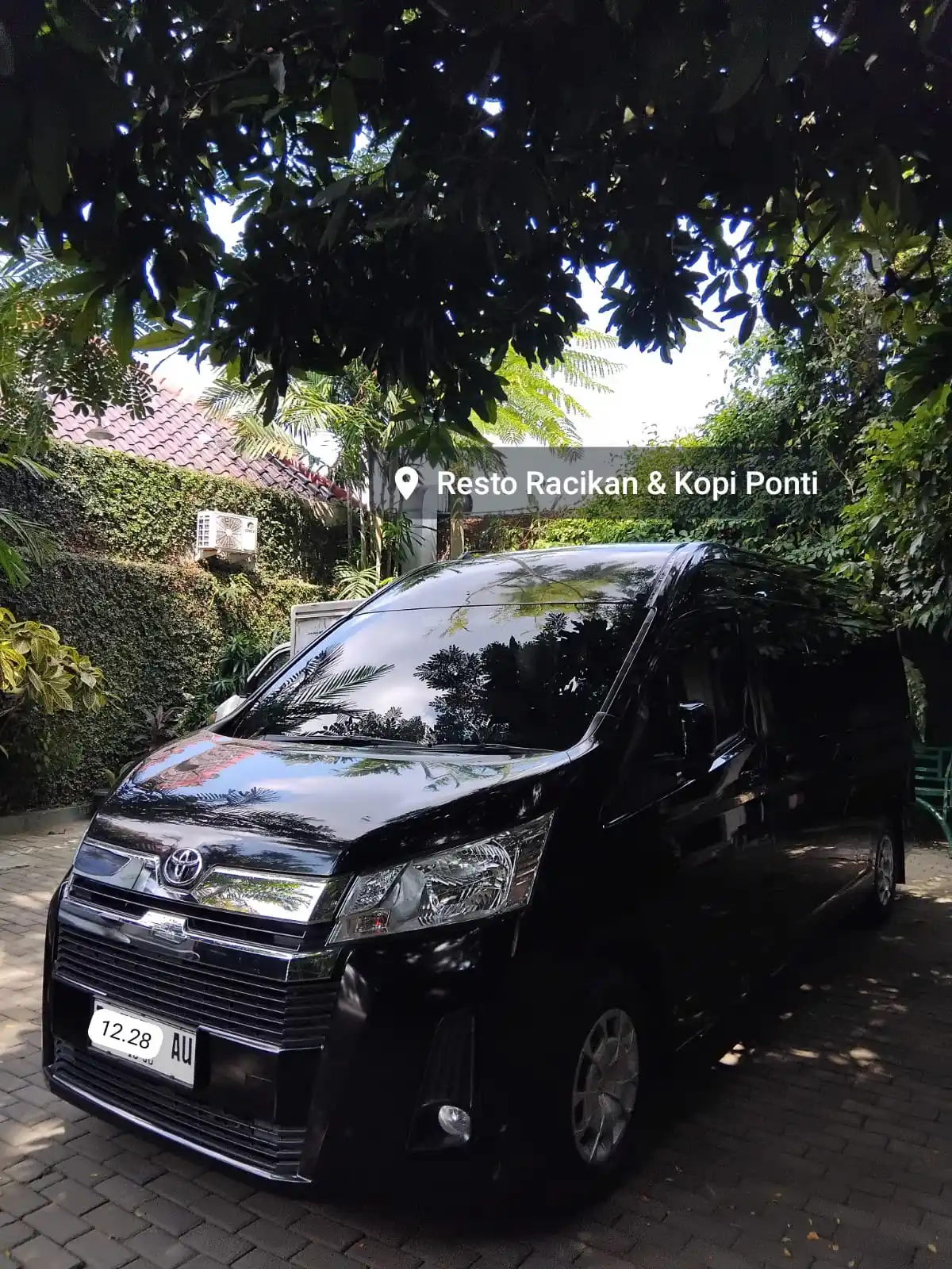 Foto asli Toyota Hiace Premio Grand Luxury 9-10 Seat Family Transport
