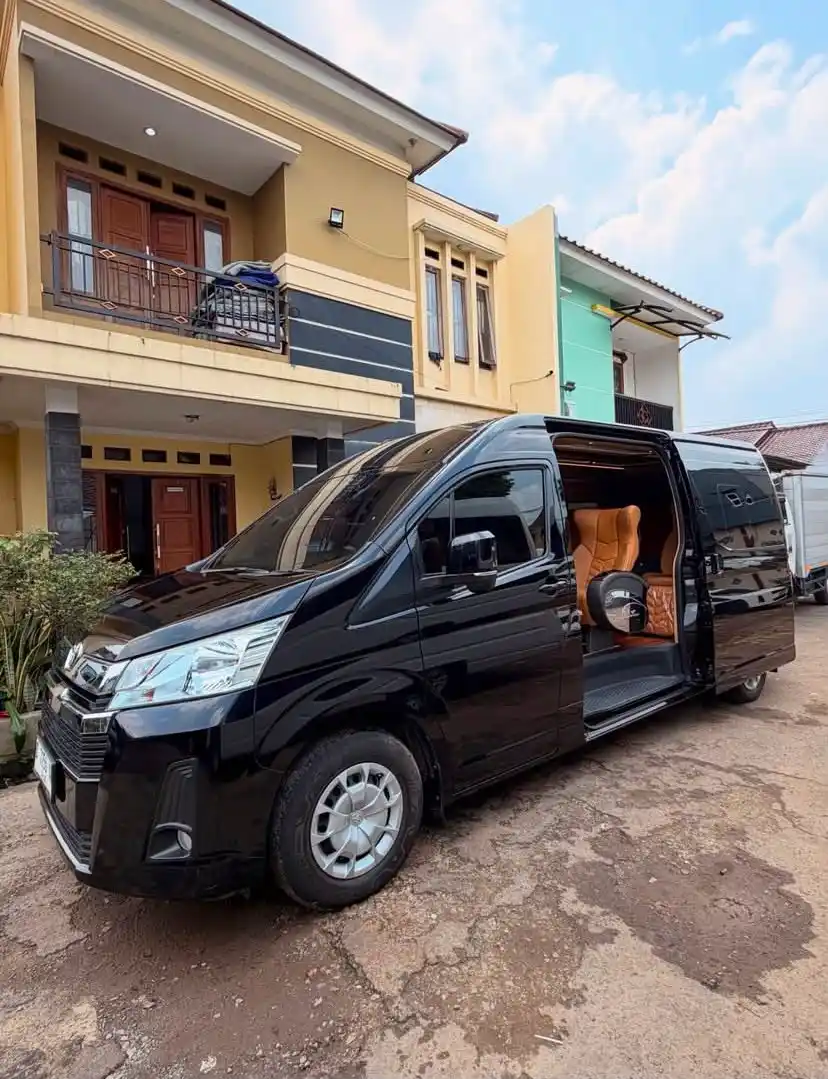 Foto asli Toyota Hiace Premio Grand Luxury 9-10 Seat Family Transport