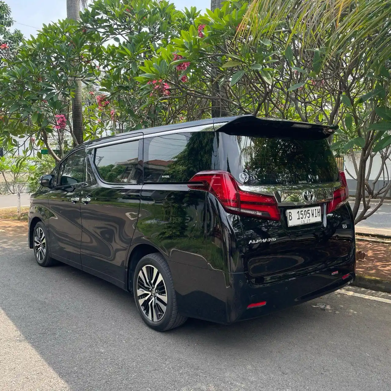 Foto asli Toyota Alphard Family Transport