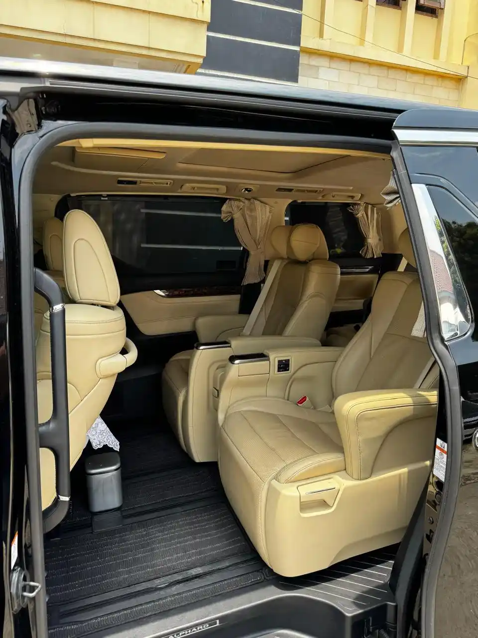 Foto asli Toyota Alphard Family Transport