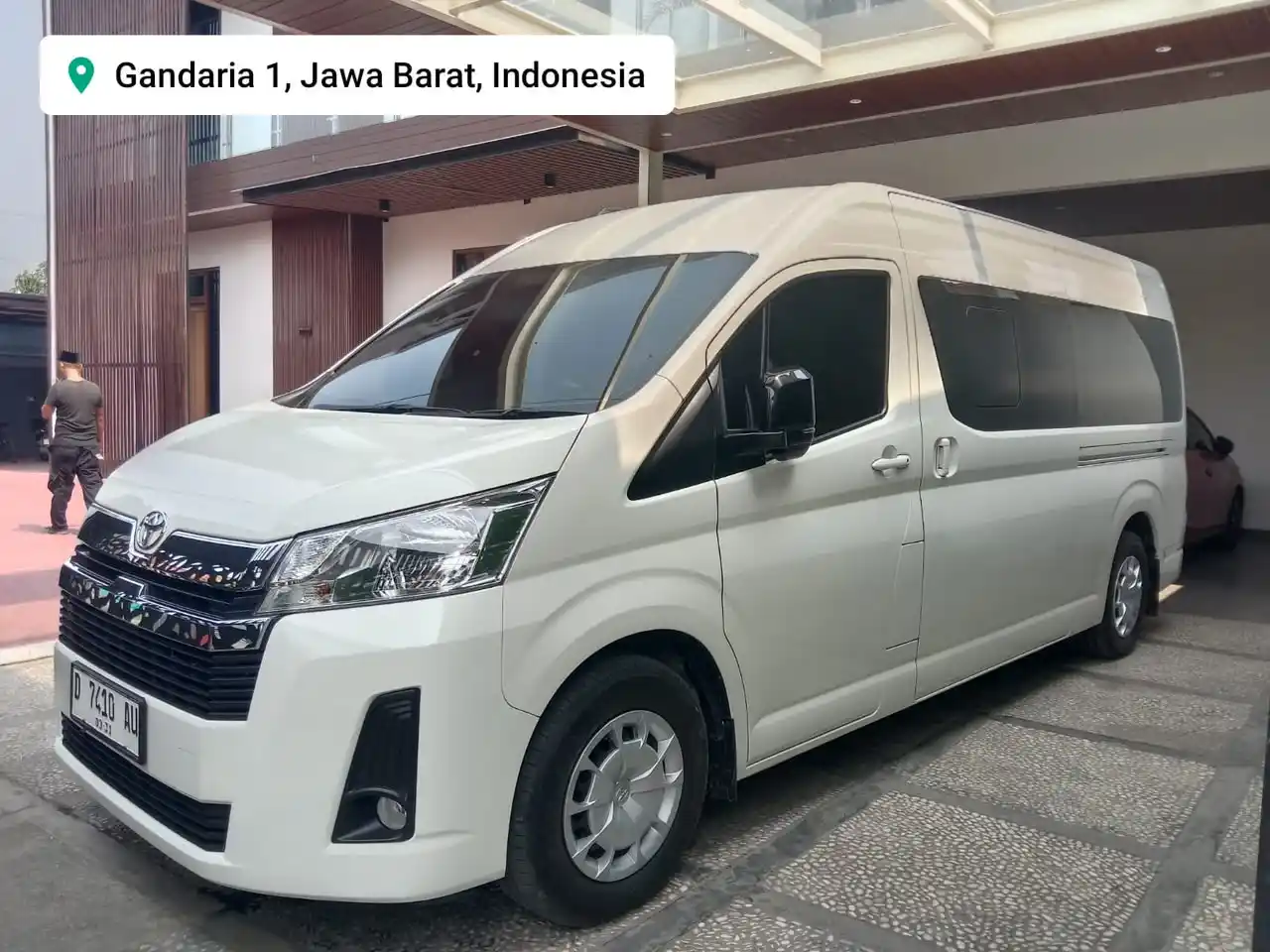Toyota Hiace Premio Grand Luxury 7-8 Seat Family Transport