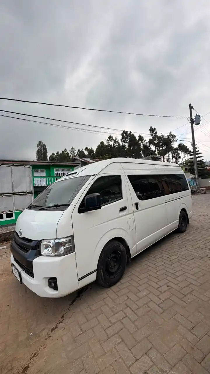 Toyota Hiace Commuter Standar Family Transport